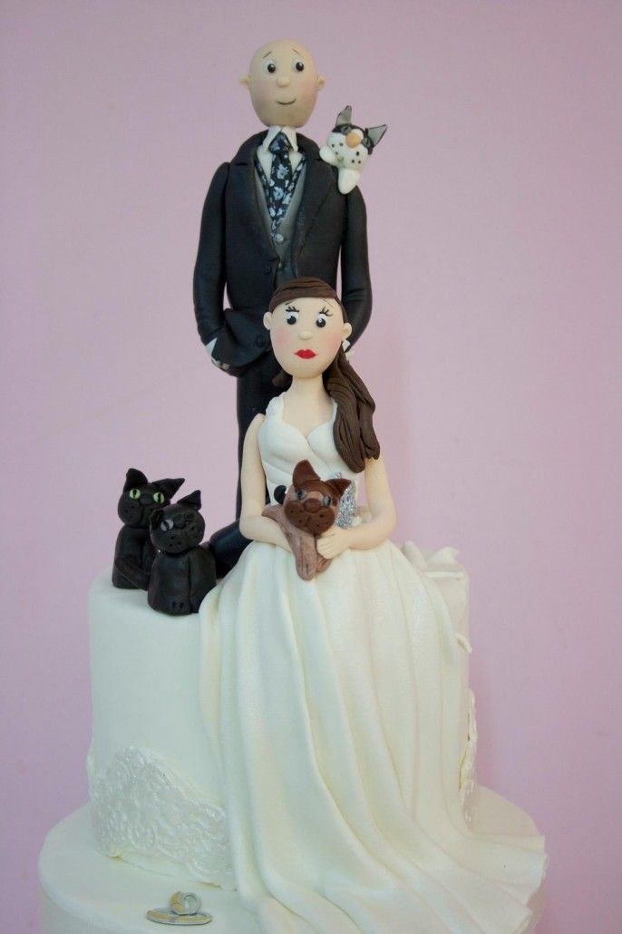 novios-modelados-tarta-boda-686x1030