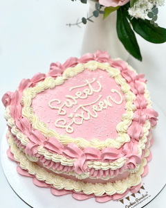 Tarta.layer-cake-manga-pastelera-cookies-paradise-tarta-mujer